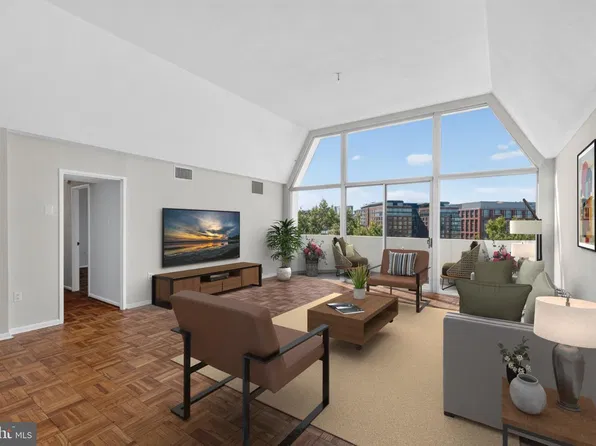 700 7th St SW #Penthouse 826, Washington, DC 20024