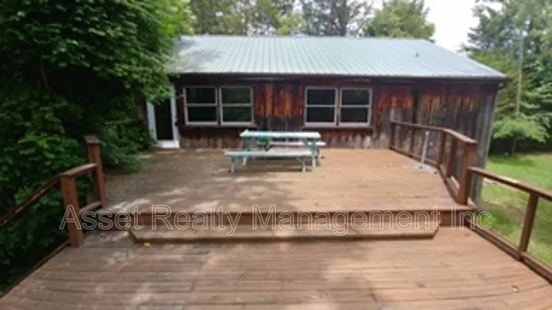 818 Deaderick Rd