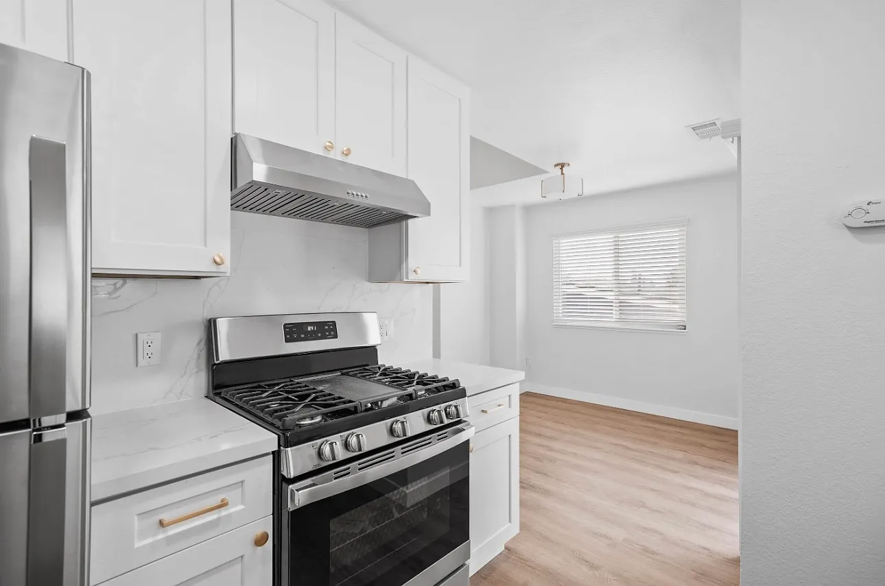 2 bed, 950 sqft, $2,895 — Photo 3
