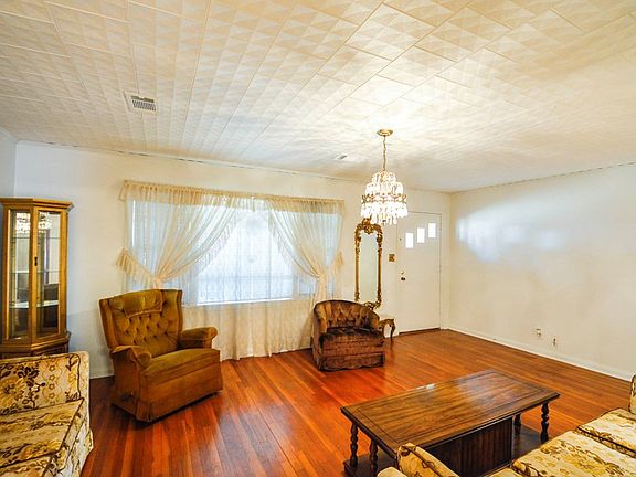 4th image of 3841 Charles Ave