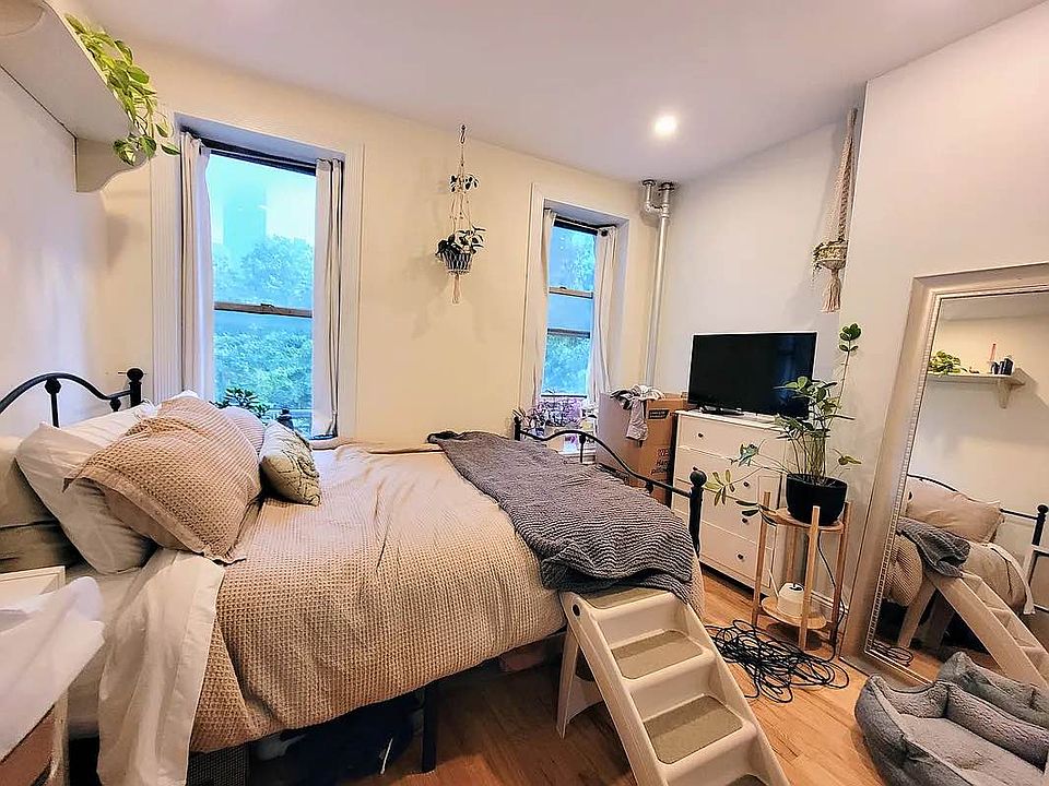 1st image of 435 W 43rd St APT 4W