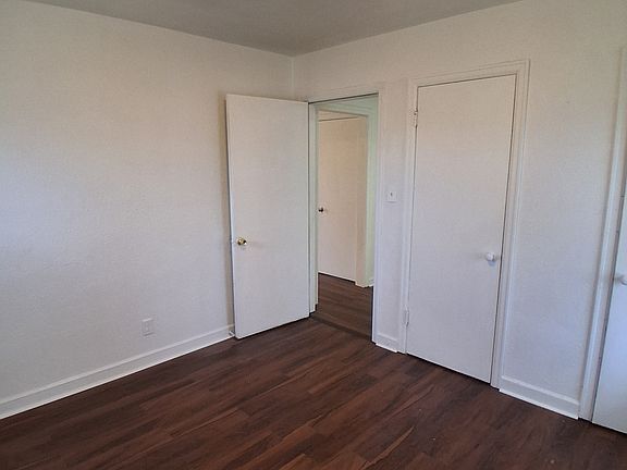 3rd image of 1221 W Atkinson Ave