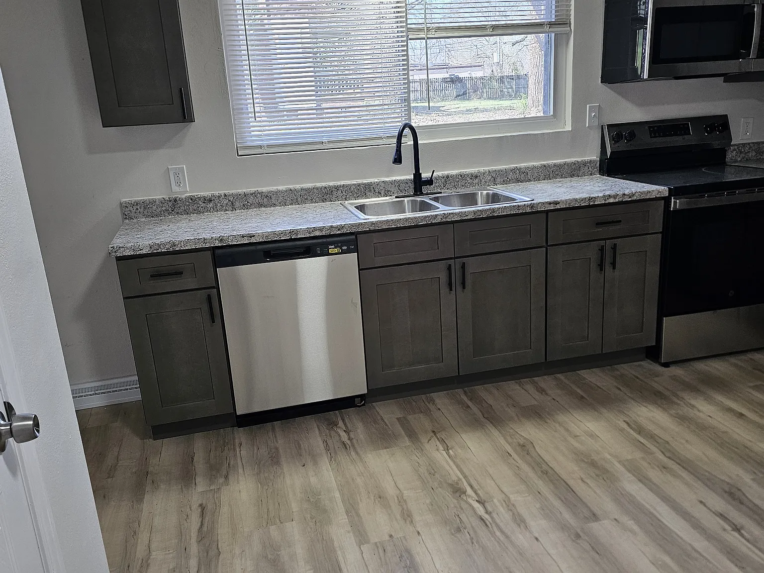2 bed, 1200 sqft, $1,200 — Photo 3