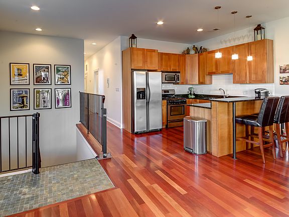 2nd image of 1003 N Damen Ave Unit 3
