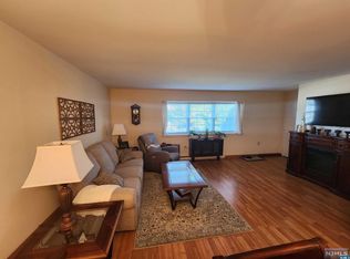 30 E Maple St, Teaneck, NJ 07666