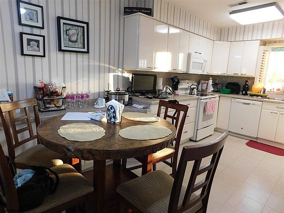 5th image of 7 Dolphin Ct
