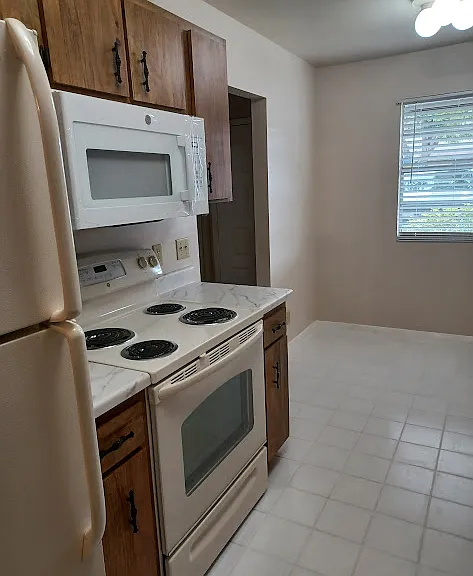 1321 Cheney Hwy #B — Photo 3