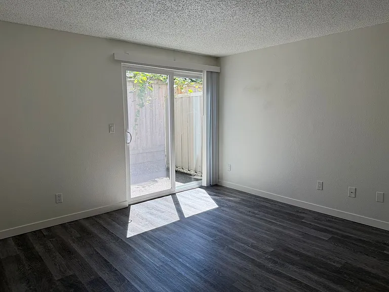 Prestige Townhomes: Stylish 2-Bedroom Living in the Heart of Puyallup — Photo 28