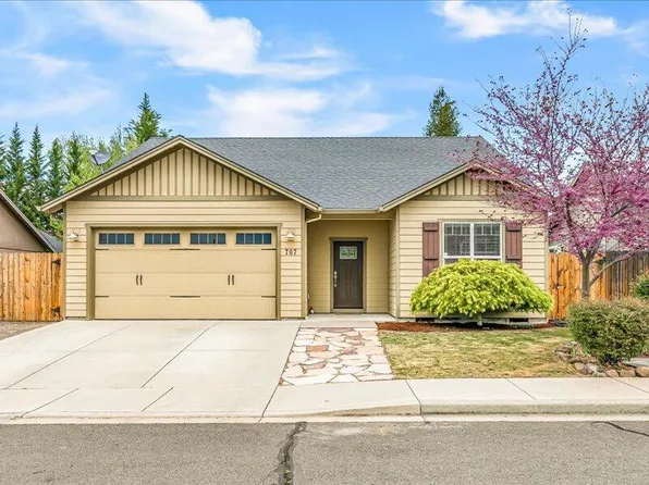 707 Sweethome Pl, Medford, OR 97504