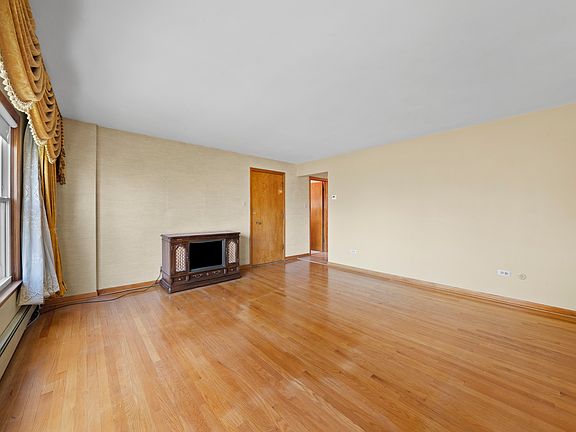 5th image of 6046 S Kolmar Ave
