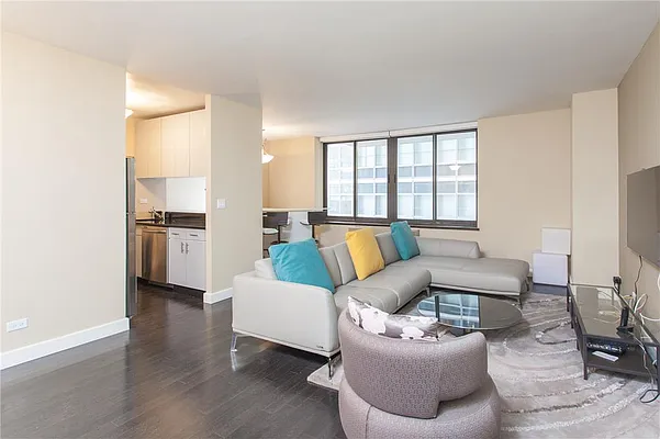 Sold by R New York | media 14