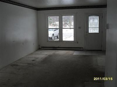 3rd image of 1525 Yale Ave