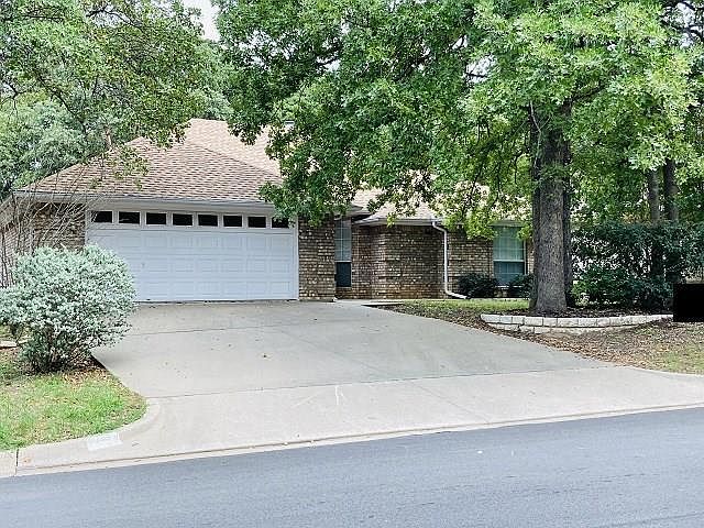 1st image of 118 Camelot Dr