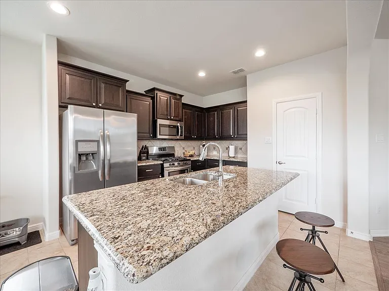 1104 Genola Dr — Photo 6
