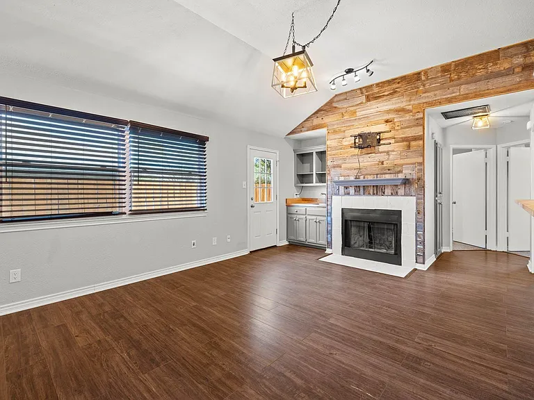 820 Mica Ln — Photo 5