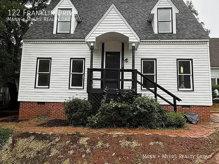 122 Franklin Dr — Photo 1