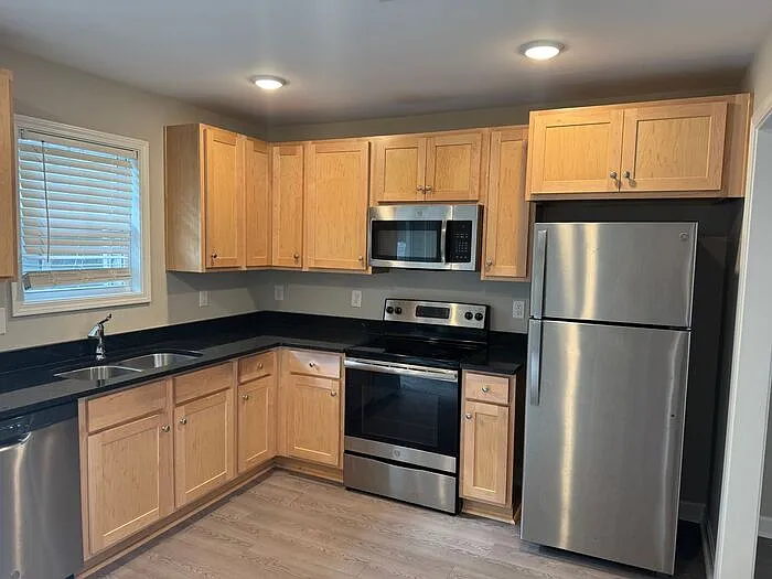3 bed, 2.5 bath, 1260 sqft, $1,495 — Photo 3