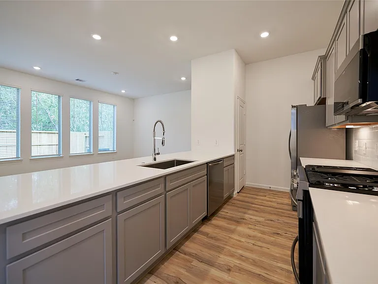 665 Royal Arch Dr — Photo 12
