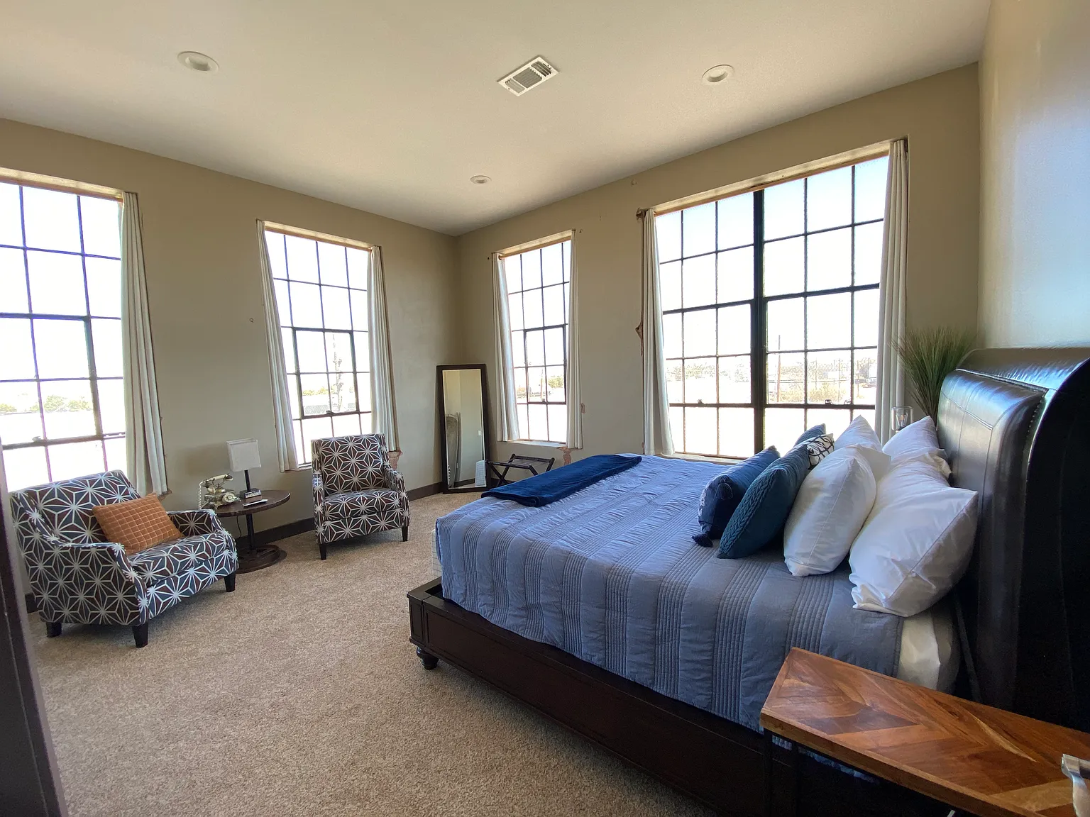 4 bed, 3000 sqft, $6,900 — Photo 4