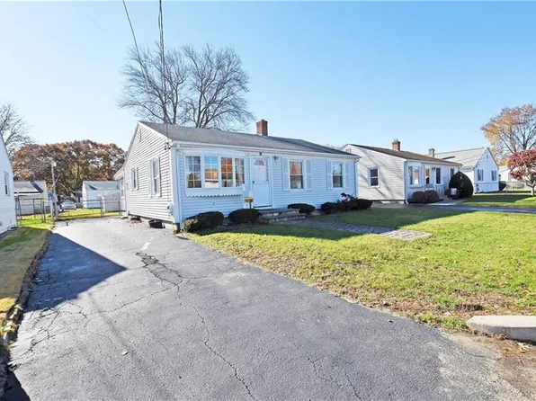 11 Dover St, Pawtucket, RI 02860