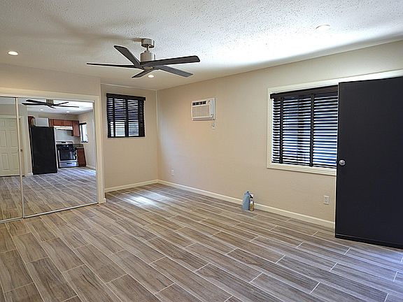2nd image of 2538 Cedar Ave #1/2