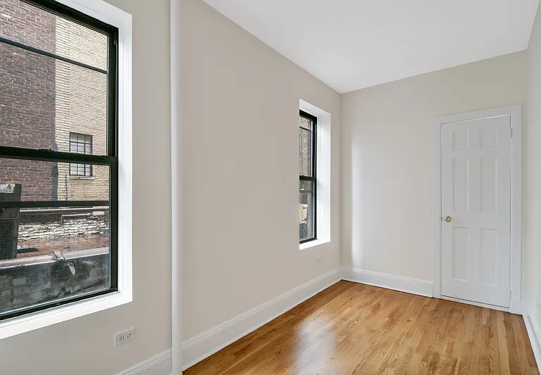 17 Greenwich Ave #5 — Photo 3
