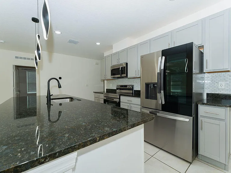 138 SW Carter Ave — Photo 18