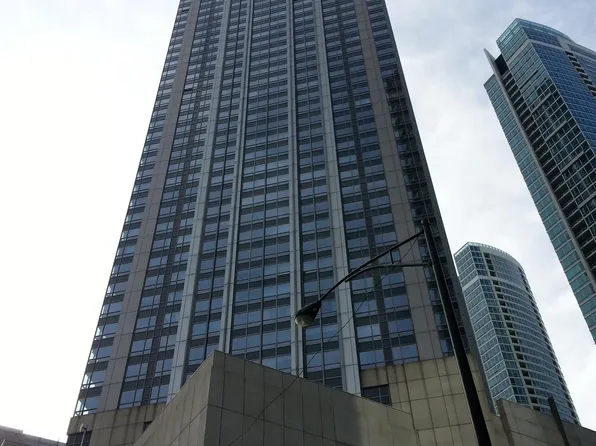 512 N McClurg Ct, Chicago, IL
