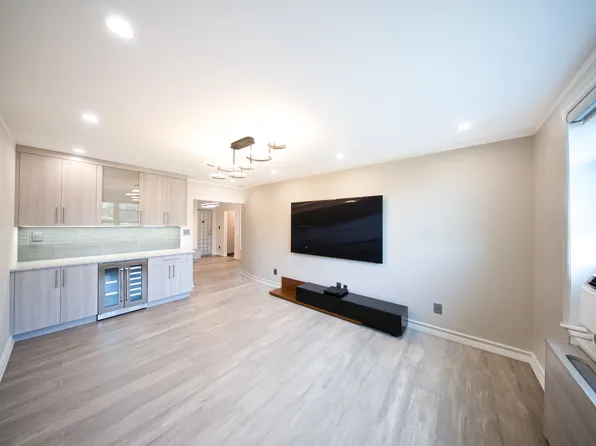 2531 East 7th Street image 5 of 37