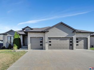 1230 N 101st St, Lincoln, NE 68527