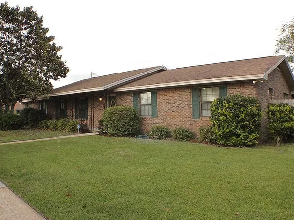 390 Angela Ln, Mary Esther, FL 32569
