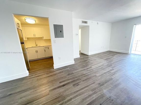 4th image of 8101 Crespi Blvd APT 501