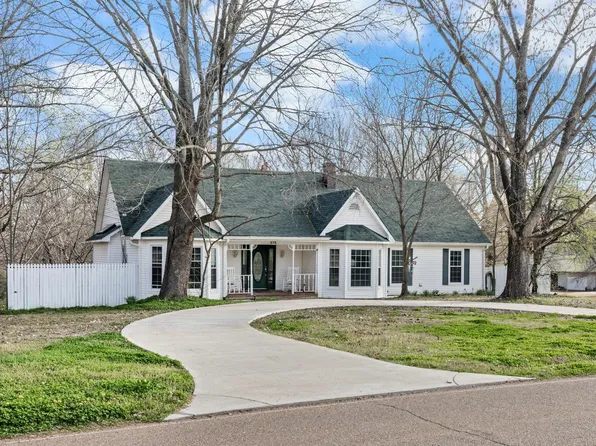 272 E Woodlawn Ave, Brighton, TN 38011