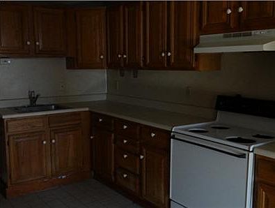 4th image of 109 E Main St