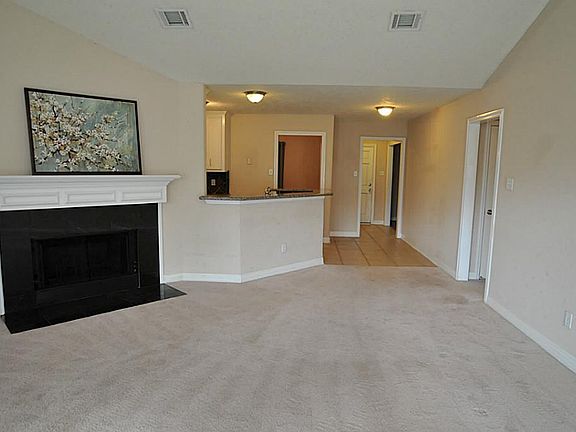5th image of 15818 Pilgrim Hall Dr