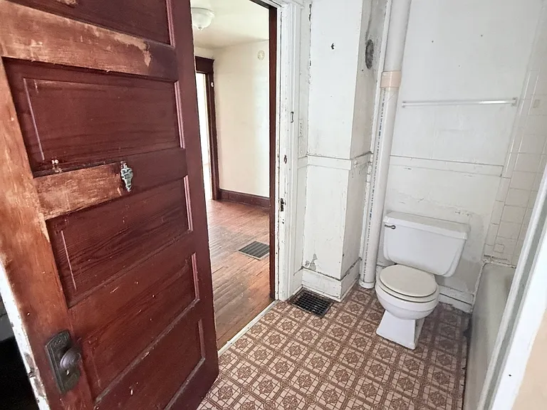 1019 Avenue A — Photo 14