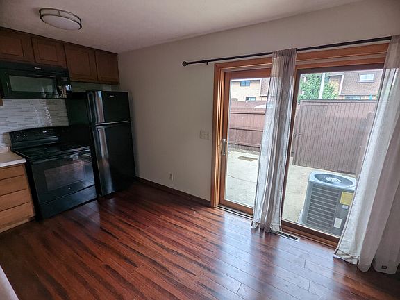 5th image of 1896 Willoway Cir S