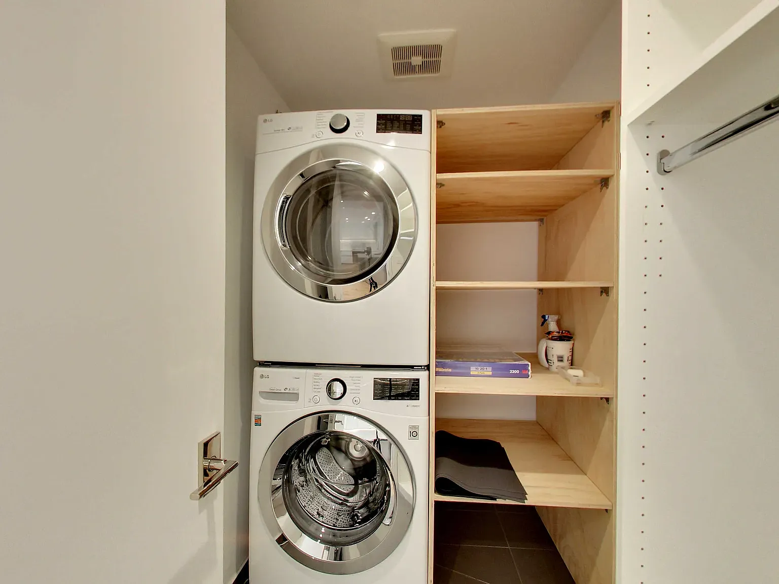 2 bed, 1115 sqft, $7,950 — Photo 4