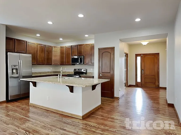 6313 N Genoa Way — Photo 4