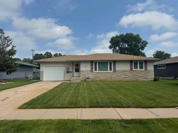 1920 W 9th St, Hastings, NE 68901