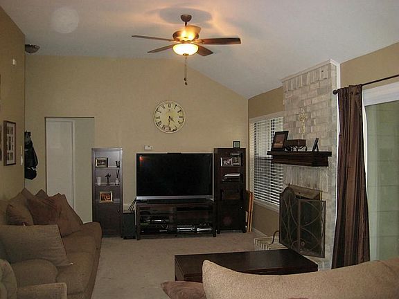 3rd image of 2414 Anthony Ln