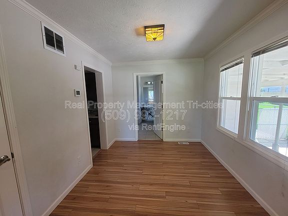 5th image of 414 Douglass Ave