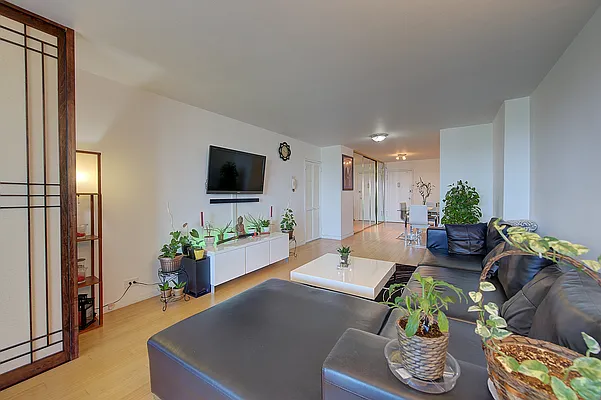 Sold by Benjamin Realty Since 1980 | media 42