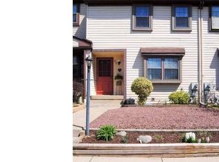 965 Bancroft Pl, Warminster, PA 18974