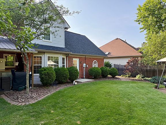 3rd image of 4516 Clubhouse Dr