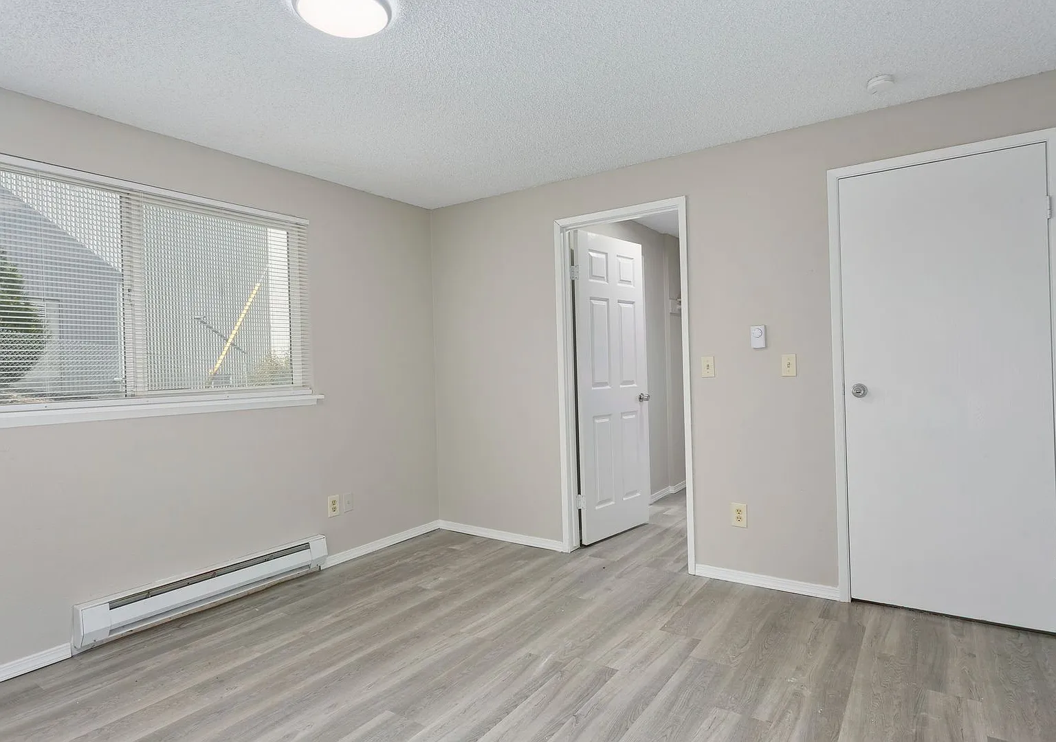 1101 S Woodlawn — Photo 3