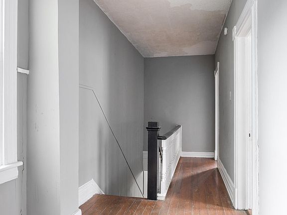 3rd image of 3017 Barton Ave