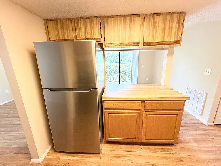 129 Camphor Cir #F — Photo 8