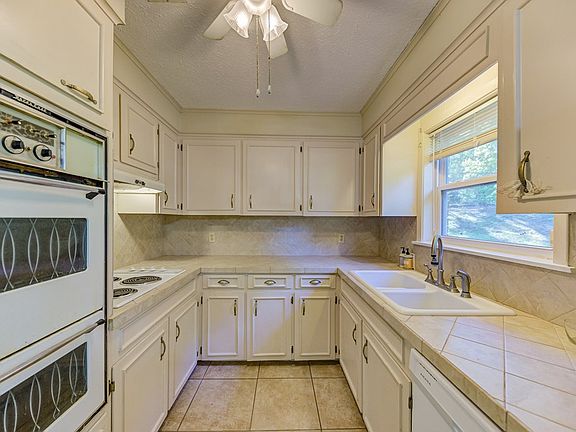4th image of 513 Oakwood Dr