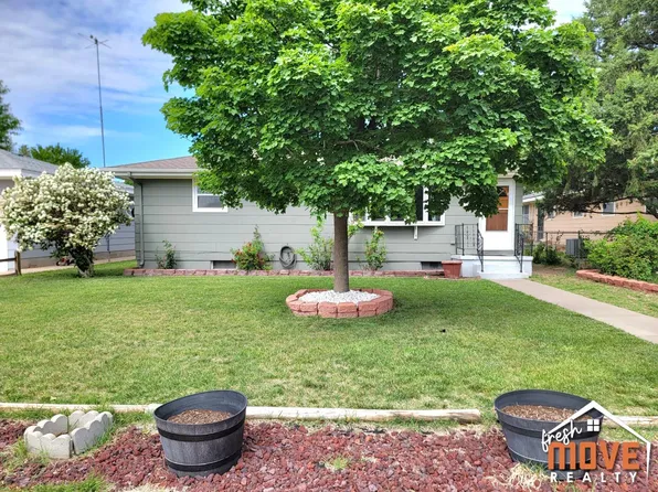 1721 Parkwood Ln, Garden City, KS 67846